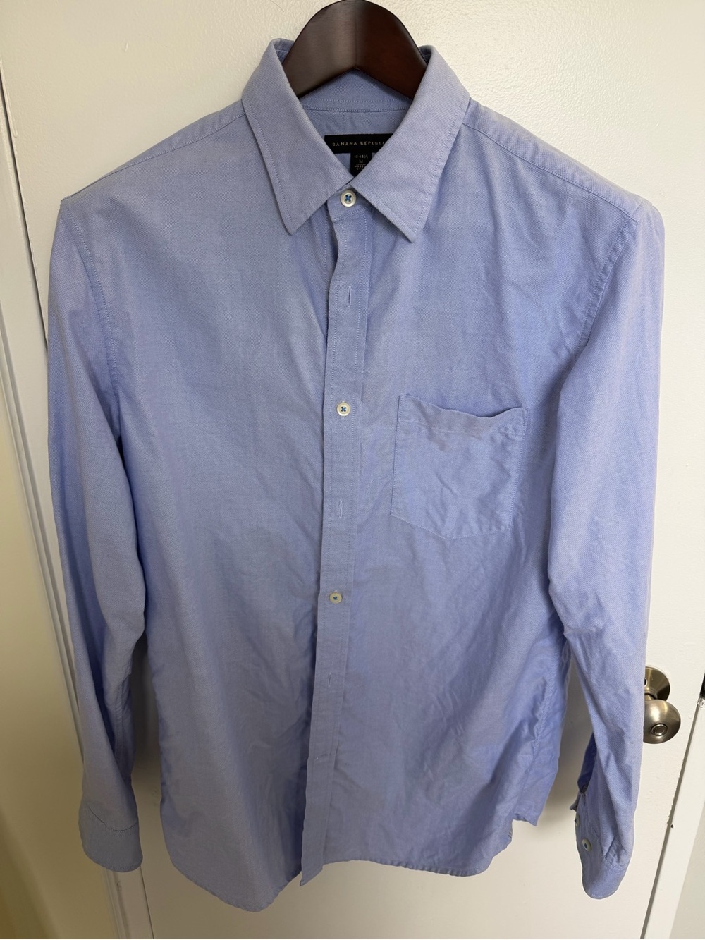 Banana Republic Men’s Light Blue Oxford Button-Up (Size M, 15-15.5)